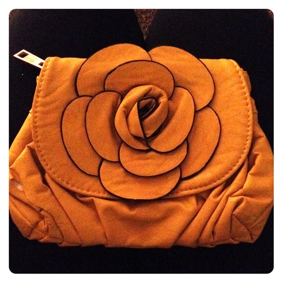 CUTE MUSTARD YELLOW  CLUTCH