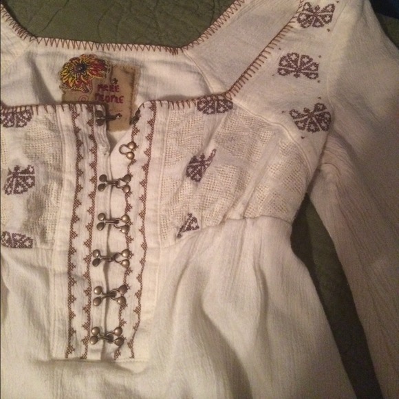 Traded - Free People top - Picture 2 of 2
