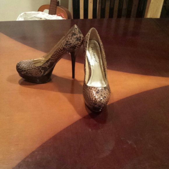 Brown snakeskin pumps NWOT - Picture 2 of 3