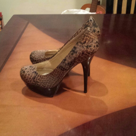 Brown snakeskin pumps NWOT - Picture 3 of 3