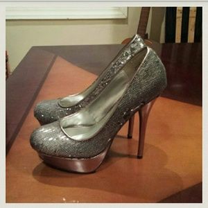 Silver sequin Bamboo pumps NWOT