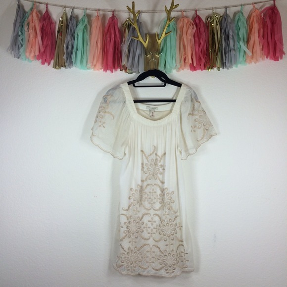 BCBGMaxAzria Dresses & Skirts - 24 HOUR SALE BCBGMAXAZRIA Runway Embroidered Dress