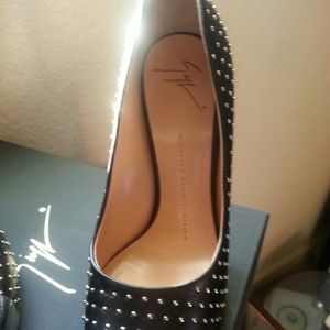 FLASH SALE New platinum and leather stilettos