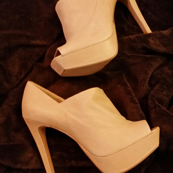 Jessica Simpson Jetko Peep-toe Heels