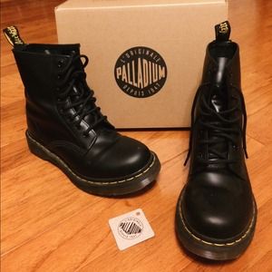 Like New Dr. Martens Black Smooth Leather Boot