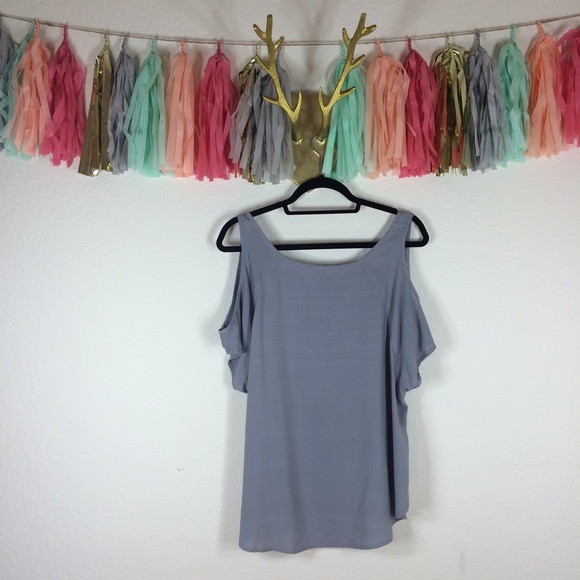 Lucy Love Cut-Out Shoulder Grey Top - Picture 2 of 4