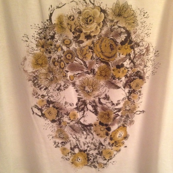 Chic Tee! - Picture 2 of 3