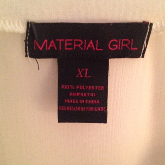Chic Tee! - Picture 3 of 3