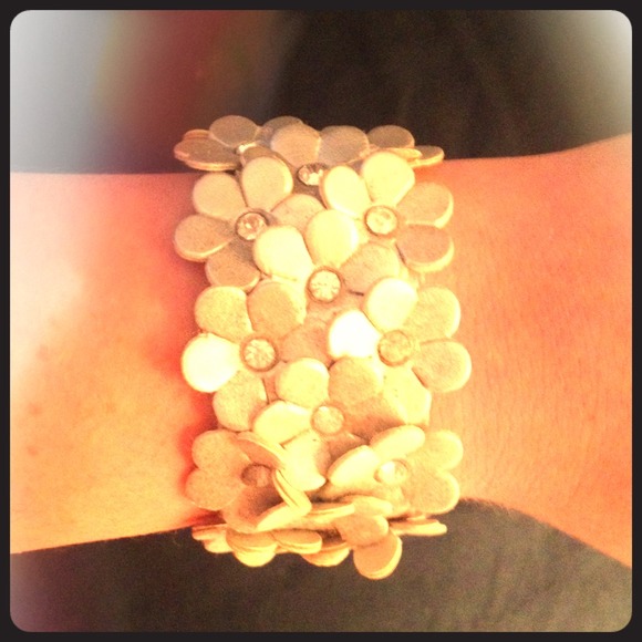 Silver Floral Cuff!