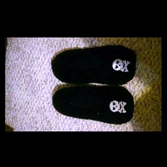 Fuzzy Skull Slippers
