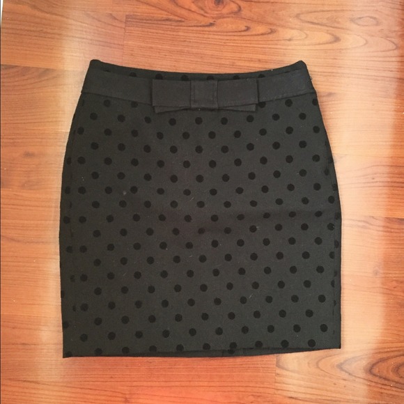 LOFT Dresses & Skirts - LOFT black polka dot skirt