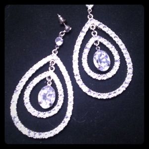 Beautiful Teardrop Dangly Earrings!