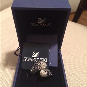 Swarvorski crystal ring size 8