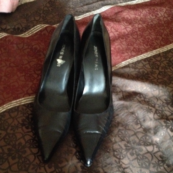 Jones wear heels