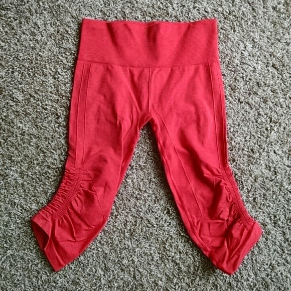 lululemon athletica Other - Lululemon in the flow crops