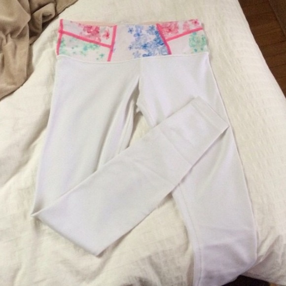 NWT Lululemon white crop leggings reversible