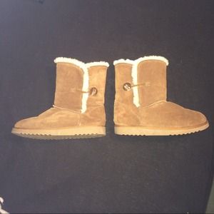 Xhilaration chesnut boots
