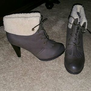 Cute Brown Booties With Fur