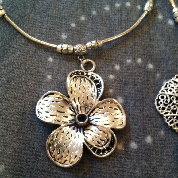 Statement necklace bundle - Picture 2 of 3