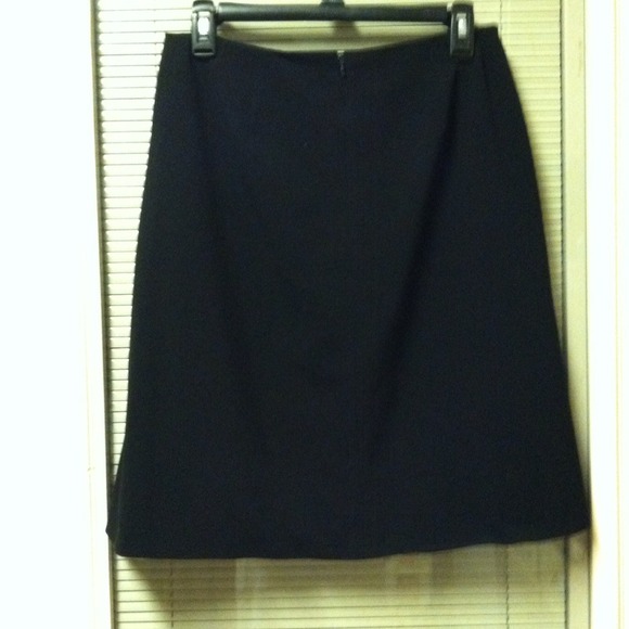 BEAUTIFUL "MAX STUDIO" PLEATED SKIRT!! - Picture 4 of 4