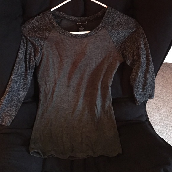 3/4 sleeve grey/black shirt!