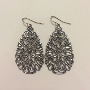 Brand new never been used earring