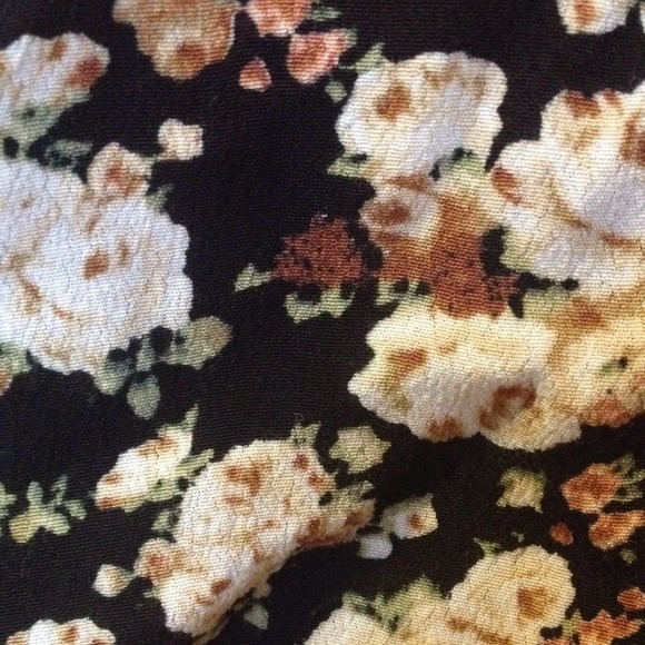 Floral Crop Top - Picture 2 of 2