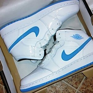 Legend Blue Jordan 1 MID