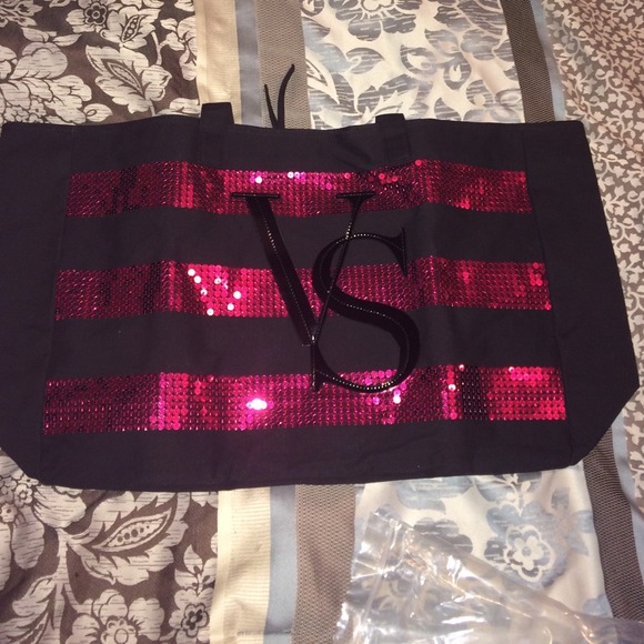 New VS weekend bag