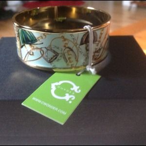 Cwonder bangle bracelet