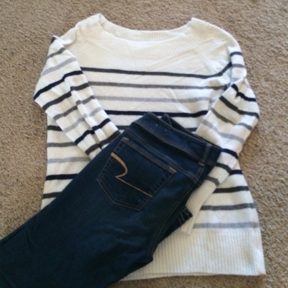 Bundle RESERVED.!!! Sweater, jeans, and top