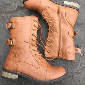 Free shipping through PayPal! Tan combat boots