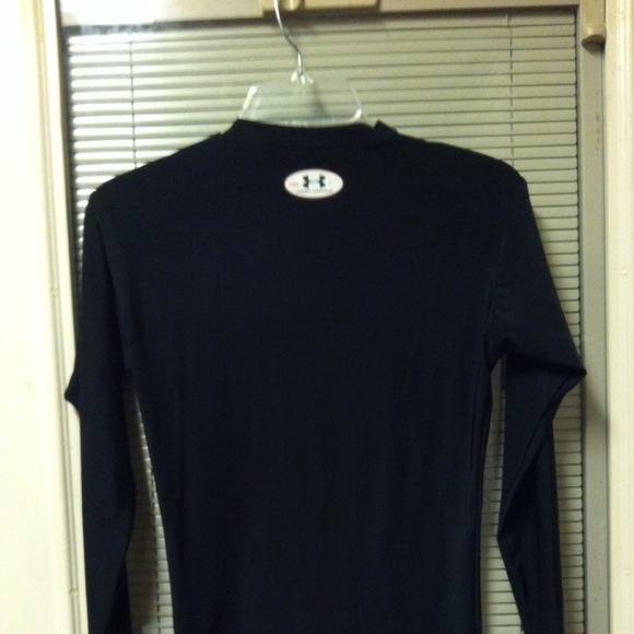 " UNDER ARMOUR" BLACK TOP!! - Picture 3 of 3