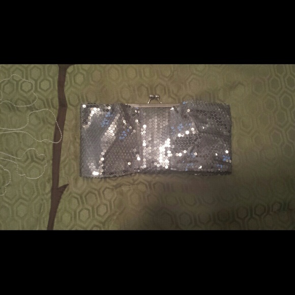 Sequin clutch