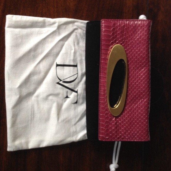 DVF clutch