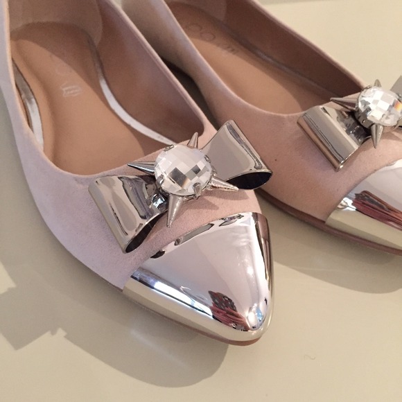 ❌SOLD❌Aldo blush suede silver metal bow flats - Picture 2 of 4