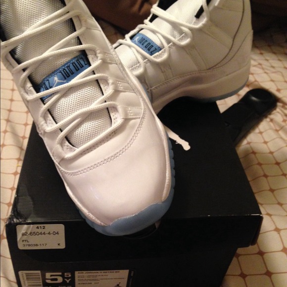 blue legends 11's jordans , my babiee 😍😍😋😋🙌💦