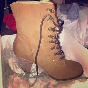 NWOT LACE UP SHI BOOTIE.
