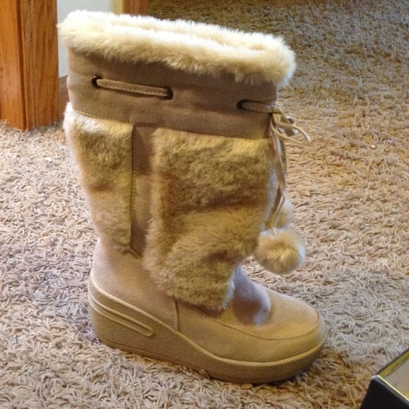 Boots - Picture 2 of 4