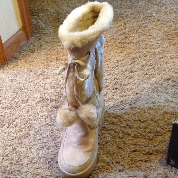 Boots - Picture 3 of 4