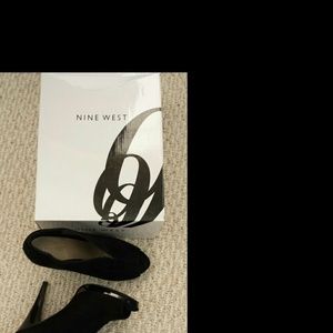 Black Nine West suade pump sz 8