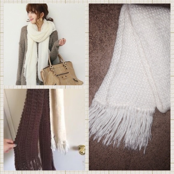 🎉HP🎉ARIS' White scarf- Necessary Neutral HP 1/25