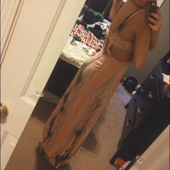 pink maxi dress with sides cut out 💋