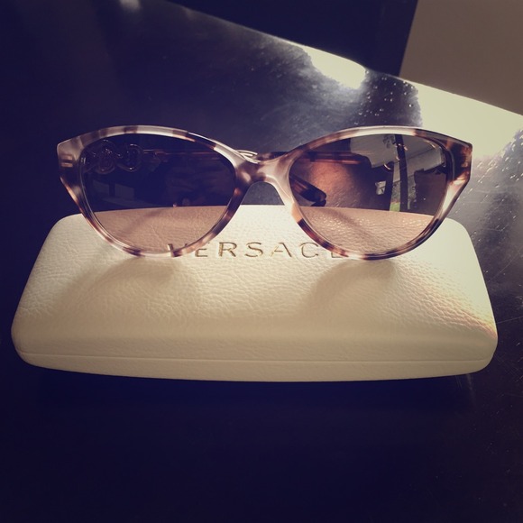 Versace Accessories - 💯%Authentic Brand New Versace Sunglass