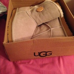 UGGS size 8