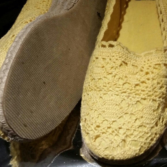 YELLOW ESPADRILLES - Picture 3 of 3