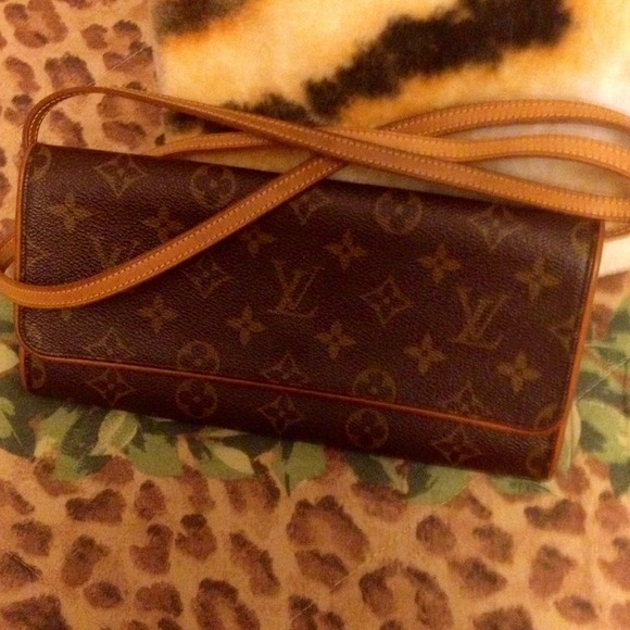 louis vuitton clutch