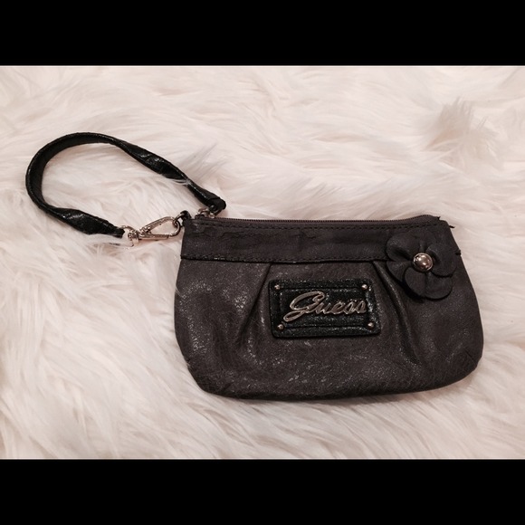 🚫DONATED🚫 GUESS WRISTLET