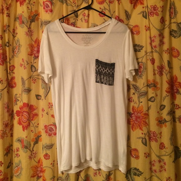 Tribal pocket tee FLASH SALE