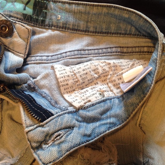 Shorts - Picture 3 of 3